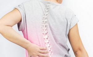 Escoliose não é causada por peso das mochilas