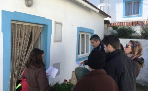 Janeireiros da Cortelha palmilham Serra do Caldeirão para cantar de Porta em Porta