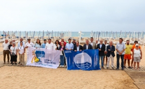 BANDEIRA AZUL JÁ ONDULA NO CÉU DE TODAS AS PRAIAS DE ALBUFEIRA