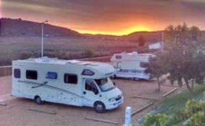 Autoridades fiscalizam autocaravanas no Algarve e detetam aparcamento ilegal