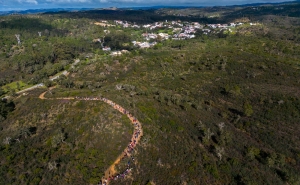 Passeio Pedestre na Cortelha visita Destilarias de Aguardente Medronho