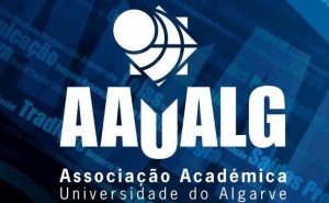 Alunos com bolsas por apreciar devem ser compensados 