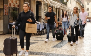 Votação das propostas para alterar o regime de Alojamento Local adiada para terça-feira