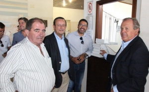 PSD ENTREGOU LISTAS EM ALBUFEIRA