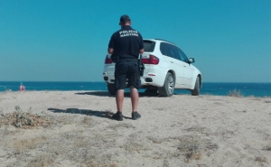 Polícia Marítima fiscaliza estacionamento indevido de viaturas em praias marítimas