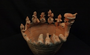 “Vaso de Tavira” em exposição no Museu do Louvre