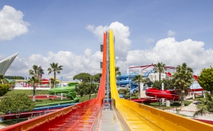 McNamara inaugura nova atração Aquashow e desafia 1 fã para a 1ª descida oficial – candidata-te!