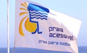 Programa «Praia Acessível» assinala hoje 10 anos a apoiar pessoas com mobilidade condicionada 