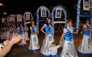 Duas centenas de pessoas desfilam na noite de Santo António, em Aljustrel | Marchas Populares