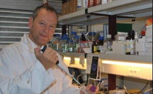 Investigador da UAlg recebe bolsa para estudar cancro de pele