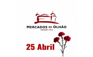 Mercados de Olhão celebram 25 de Abril com distribuição de cravos e cantares de Abril 2025