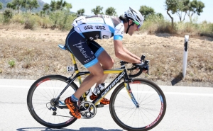 Gustavo Veloso sprinta para a liderança