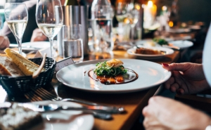 Associação de restaurantes PRO.VAR pede descida de IVA na comida para 6%