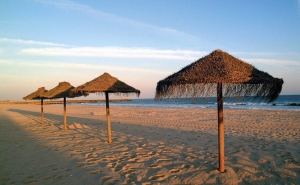LITORAL DO CONCELHO DE LOULÉ DISTINGUIDO COM BANDEIRAS AZUIS