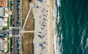 Imobiliário, turismo e finanças geram oportunidades de emprego no verão