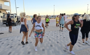 QUARTEIRA | Aula Aberta de Zumba Sunset anima Praça do Mar ao Pôr do Sol