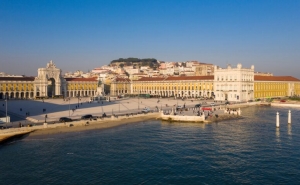 Algarve junta-se a Lisboa entre os 10 melhores destinos do mundo para nómadas digitais