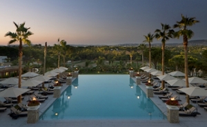 Conrad Algarve distinguido como um dos melhores hotéis com Piscina Infinita em Portugal