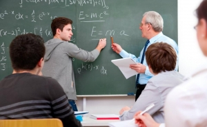 Milhares de professores e alunos iniciam 5.ªfeira mais um ano letivo