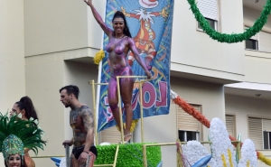 CARNAVAL DE LOULÉ 2018 ARRANCA COM AVENIDA REPLETA DE VISITANTES E BOA DISPOSIÇÃO