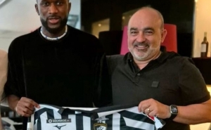 Defesa nigeriano Kelechi John primeiro reforço do Portimonense para a II Liga