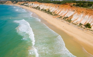 PRAIA DA FALÉSIA EM ALBUFEIRA  ELEITA A 4.ª MELHOR DA EUROPA