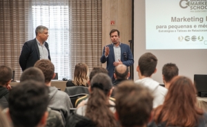 Empresários olhanenses participam em palestra sobre marketing digital