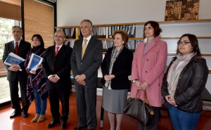 Cavaco Silva doa mais de cinco mil livros à biblioteca de Loulé