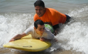 1º Encontro de Surf Adaptado nas ondas da Praia da Rocha