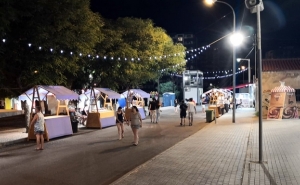 ARTESANATO E PRODUTOS LOCAIS EM DESTAQUE NO MERCADO DE VERÃO DE QUARTEIRA