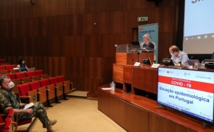 Covid-19: Especialistas e políticos regressam hoje ao Infarmed para analisar pandemia