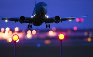 Centenas de casos de lasers apontados a aviões registados perto de aeroportos nacionais