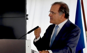 Pires de Lima diz entender taxistas e que Uber deve ter regras próprias