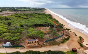 CÂMARA DE LOULÉ ESCLARECE SOBRE CONSTRUÇÃO DE APOIO DE PRAIA NO ALMARGEM