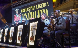 Lagos volta a receber a Orquestra Ligeira do Exército com Cuca Roseta como convidada especial