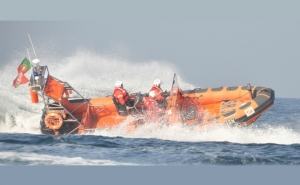 Autoridade Marítima treina salvamento marítimo na Barra Comum Faro/Olhão