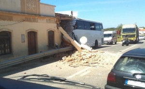 Despiste de autocarro na Guia provocou 1 morto e dez feridos (em Atualização)
