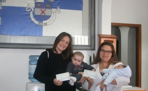 A JUNTA DE FREGUESIA DE SALIR APOIA FINANCEIRAMENTE OS BEBÉS EFETIVAMENTE RESIDENTES NA FREGUESIA NO ÂMBITO DA SUA POLITICA DE APOIO À NATALIDADE
