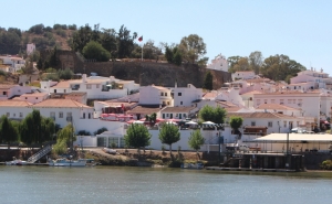 Alcoutim prescinde de participação em IRS e aplica taxa mínima de IMI e coeficiente familiar