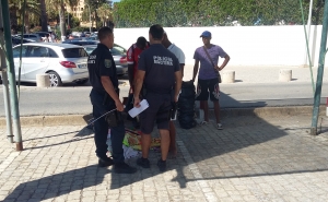 Polícia Marítima fiscaliza venda ambulante entre as praias de Vilamoura e Vale do Lobo