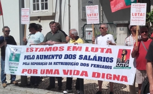 QUASE UM MILHAR DE TRABALHADORES EXIGEM O AUMENTO DOS SALÁRIOS
