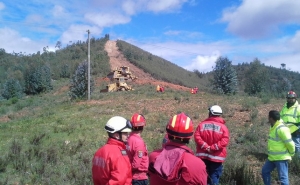 CDOS PROMOVEU TREINO OPERACIONAL COM MÁQUINAS DE RASTOS NO COMBATE A INCÊNDIOS FLORESTAIS EM SILVES