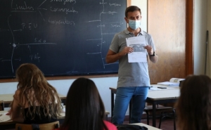 Escolas procuram professores para preencher 220 horários