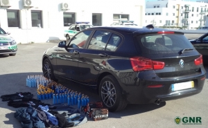 Dois detidos por furto em interior de estabelecimento