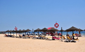 Concessionários de praia contrataram menos 50% nesta época balnear