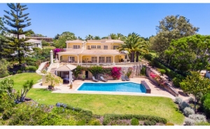 Portugueses «piscam o olho» a casas de luxo no Algarve em plena pandemia