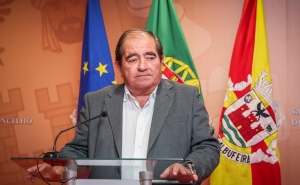 APRESENTAÇÃO DA ESTRATÉGIA DE DESENVOLVIMENTO, PROMOÇÃO E CAPTAÇÃO DE NOVOS TURISTAS PARA ALBUFEIRA TEVE SALÃO NOBRE LOTADO 