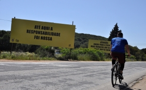 Campanha de cartazes alerta para o «abandono» da EN 125 em VRSA e Castro Marim