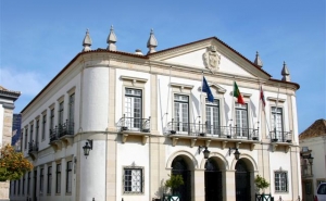 MUNICÍPIO DE FARO OFERECE 350 CABAZES DE NATAL A FAMÍLIAS CARENCIADAS