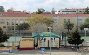 Escola de Tavira - Procura 2 Funcionários